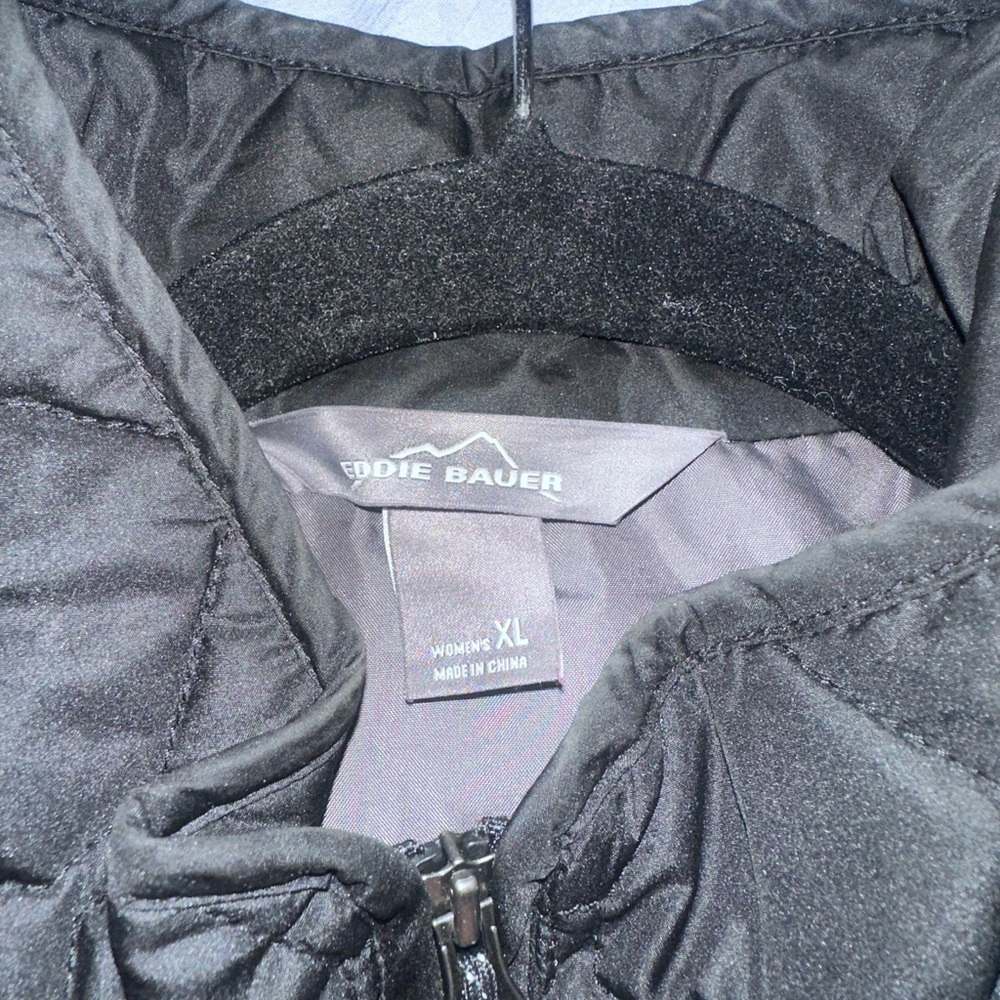 Eddie Bauer Women's Black Diamond Quilted Puffer Jacket - Picture 3 of 5